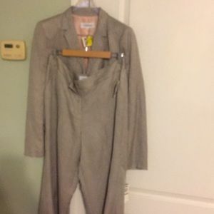 Linen suit with tag